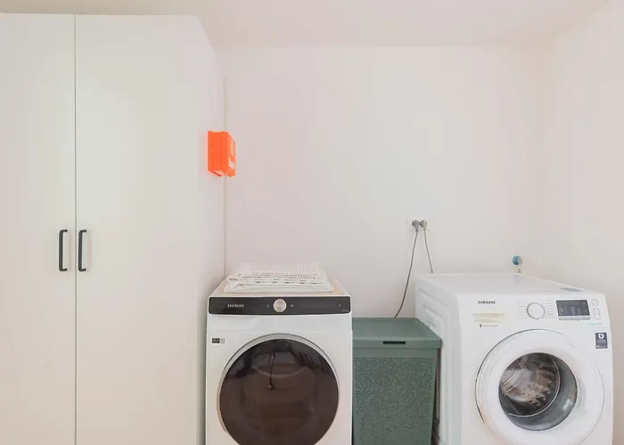 Zanzurmiddlehouse Apartment